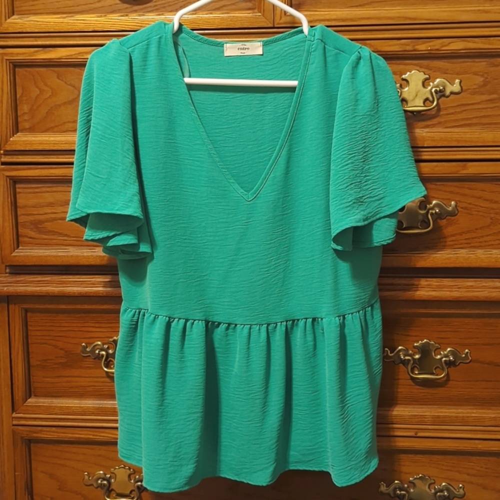 NWOT- Entro flutter sleeve top, small
